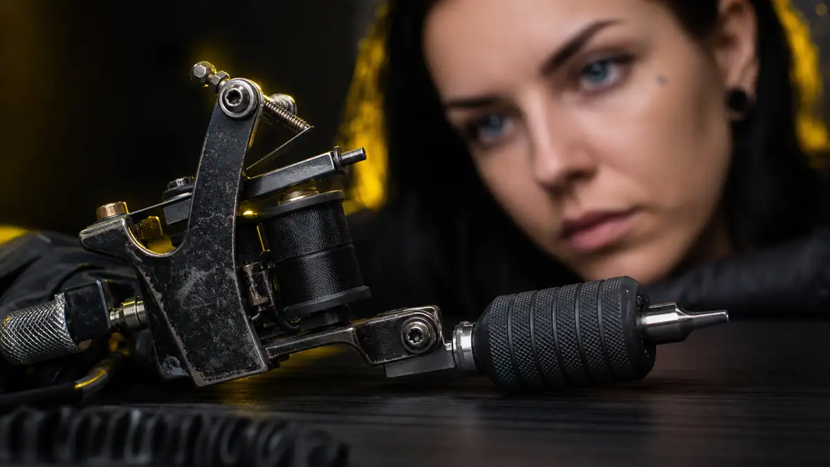 Kaip veikia tatuiruočių mašinėlė