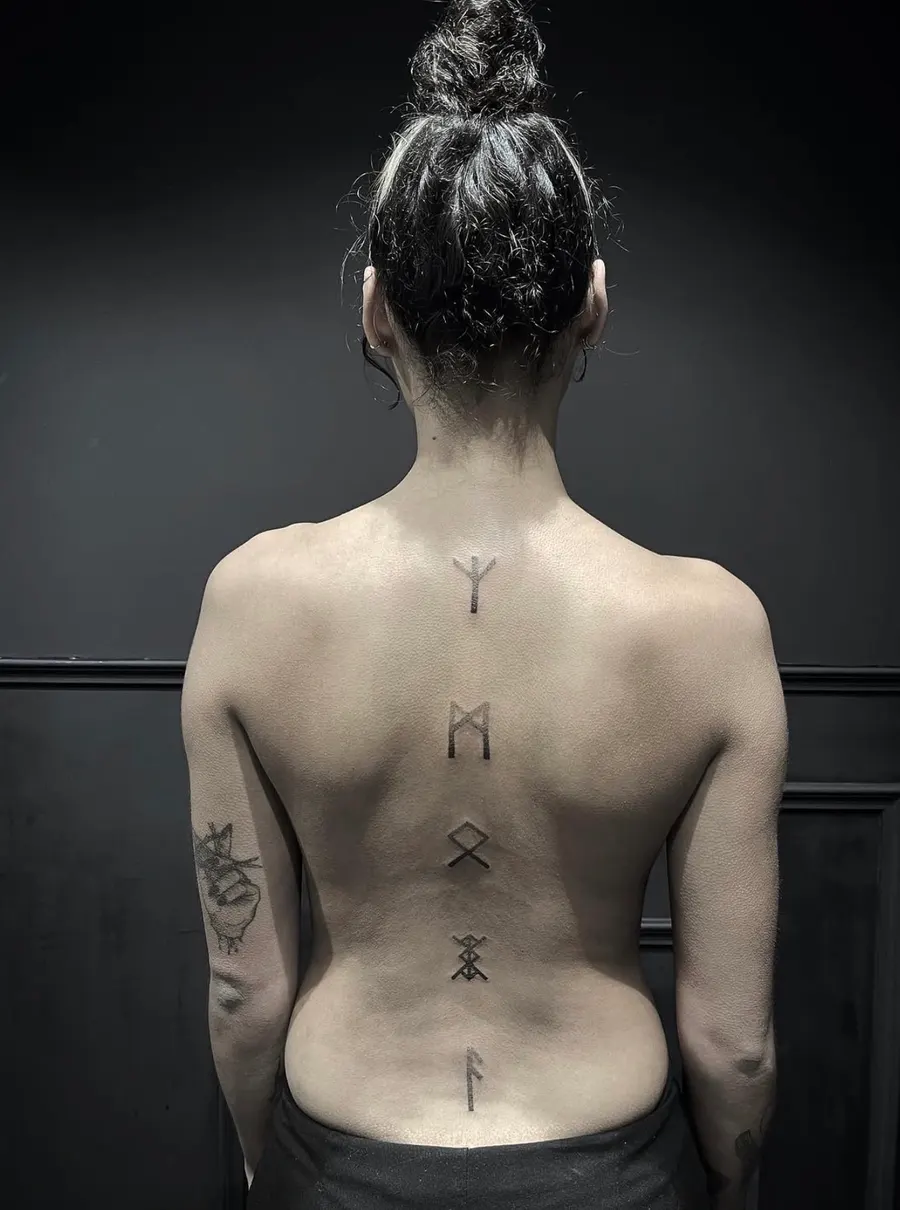 Blackwork tatuiruotė 28, Krustowich Ink, Vilnius